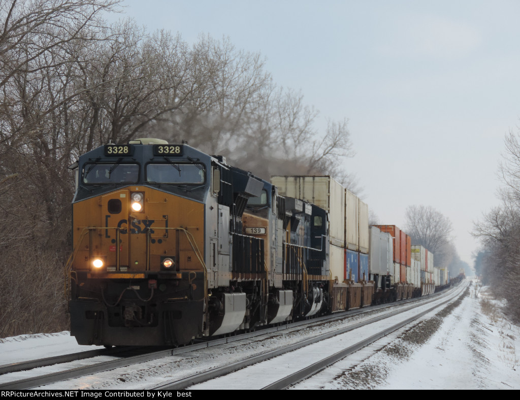 CSX 3328 on I017